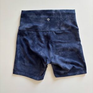lululemon athletica Women's Navy tie dye biker Shorts
